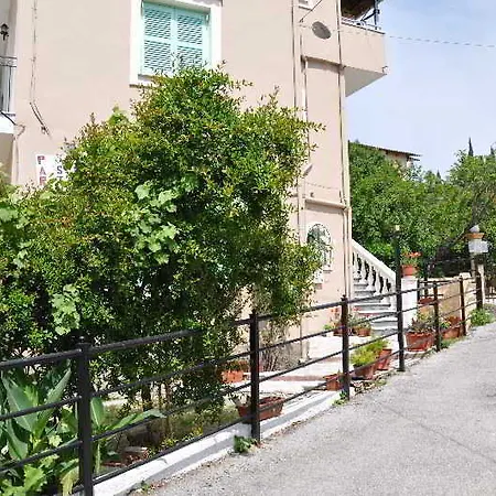 Paraskevi Apartament *